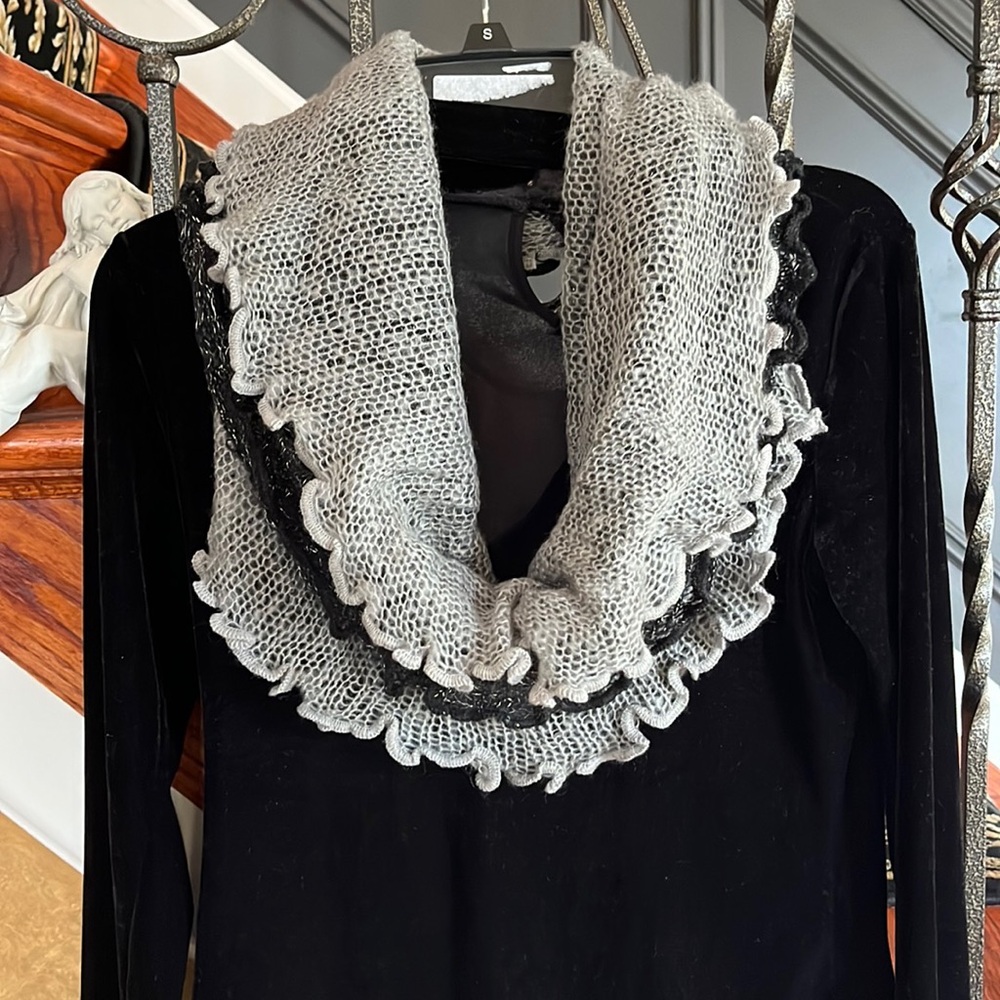 Women’s Mixit One Size Black And Gray Metallic Eternity Ruffle Scarf